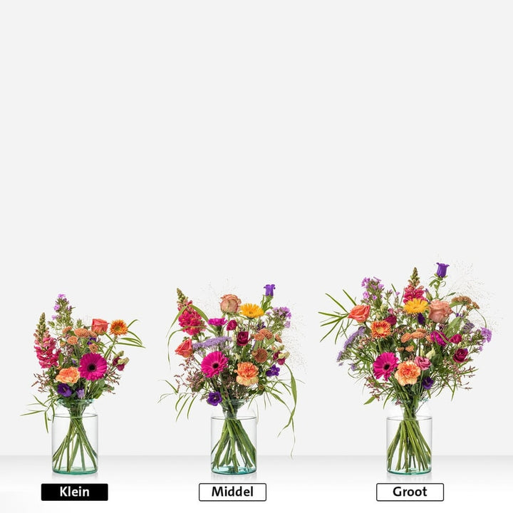 Drie formaten van het warme groet boeket – klein, middel en groot – met kleurrijke bloemen in warme tinten