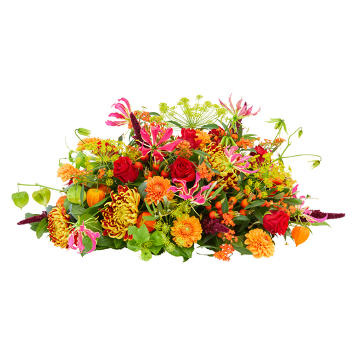 Kleurrijk herfst rouwstuk met oranje en rode chrysanten, dahlia en rozen in ovale vorm