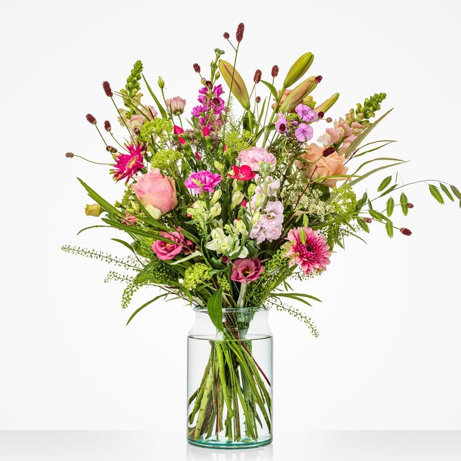 Groot boeket met vrolijke lentebloemen in frisse voorjaarskleuren