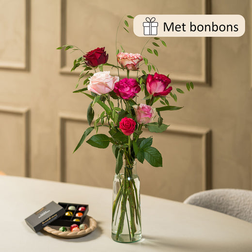 Luxe cadeauset met 7 rozen in roze en rode tinten en 9 ambachtelijke bonbons