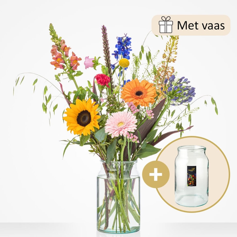 Klein boeket met een mix van heldere bloemen zoals zonnebloemen, gerbera’s, leeuwenbekjes, en paarse bloemen, geleverd met een stijlvolle glazen vaas.